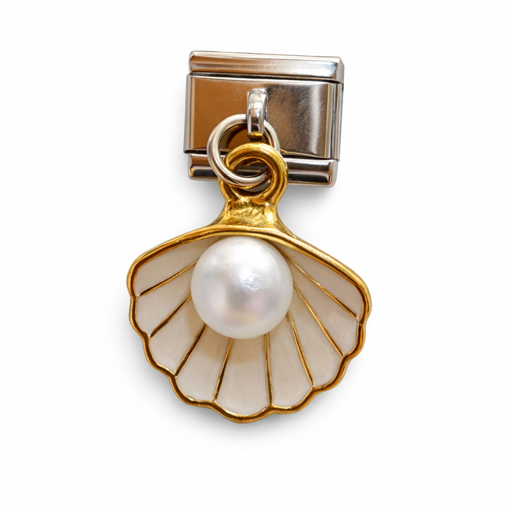 Charm concha blanca con perla