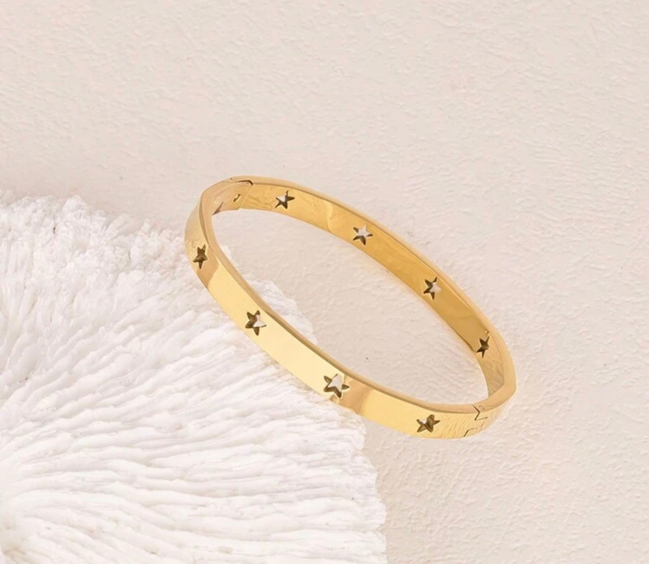 Pulsera dorada estrellas