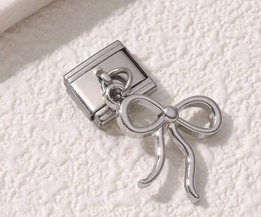 Charm moño plata