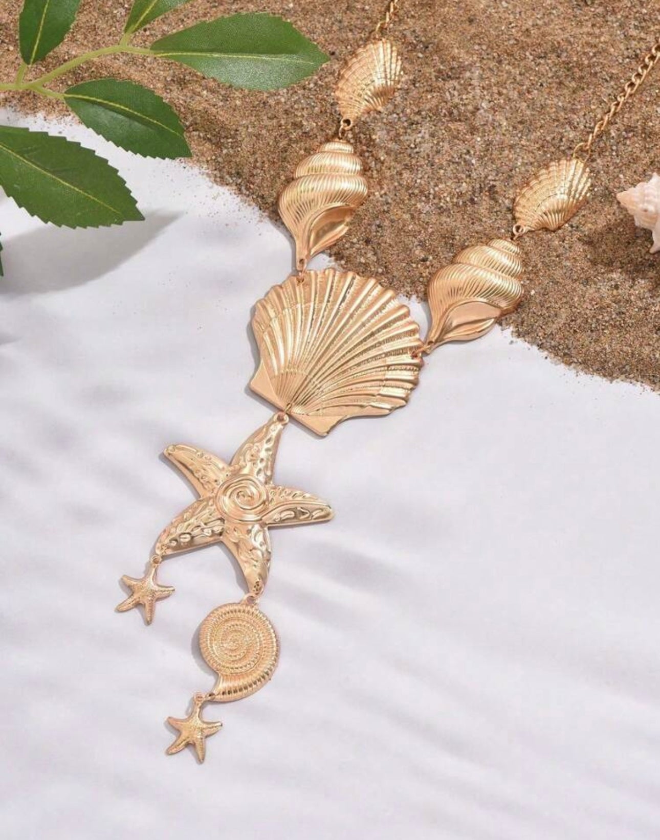 Collar concha dorada