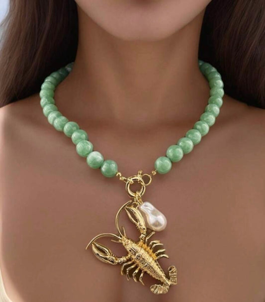 Collar verde langosta dorada