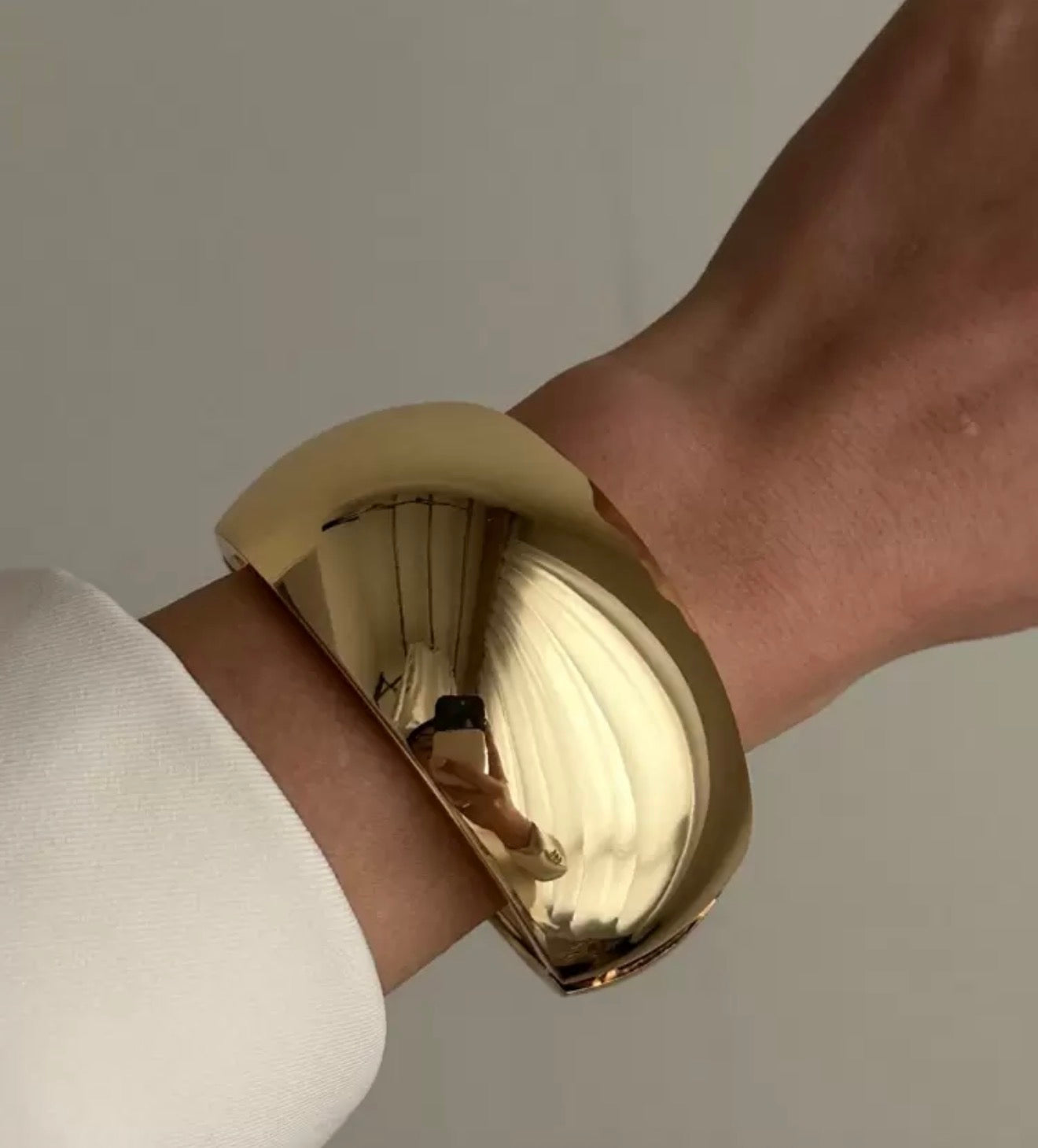 Brazaletes minimalistas dorado