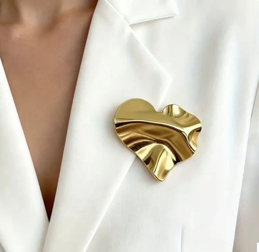 Broche corazón dorado