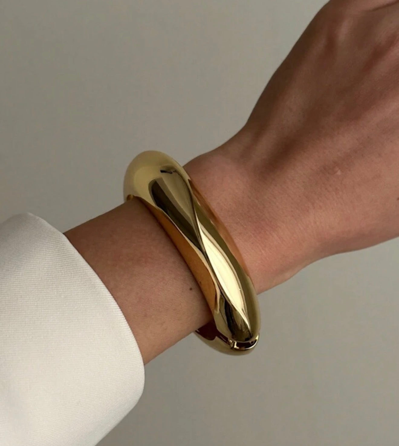 Brazaletes minimalistas dorado