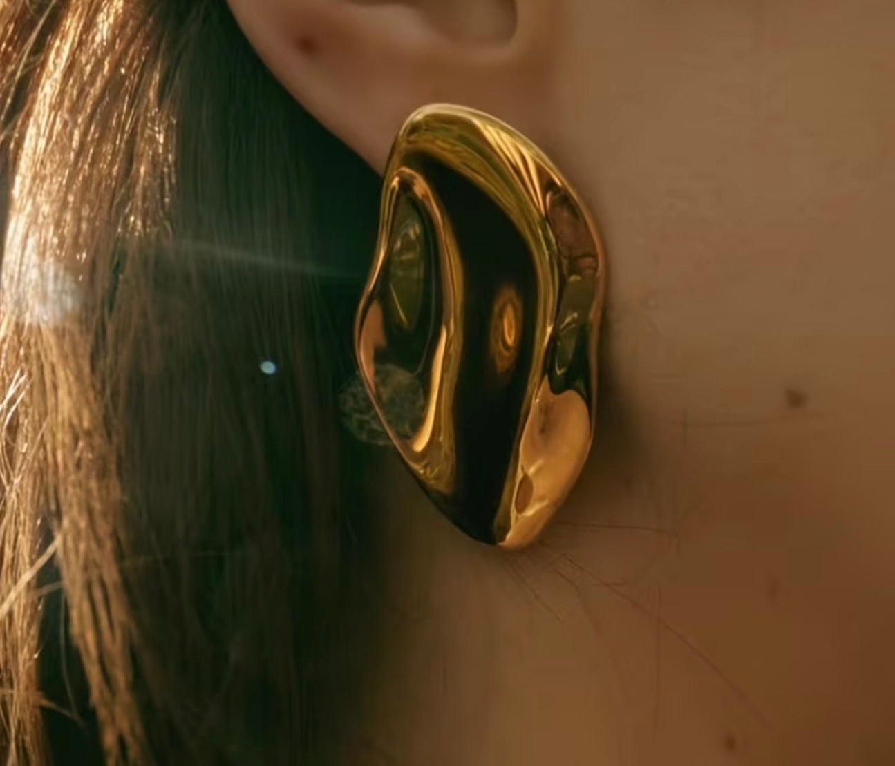 Aretes habichuela dorado