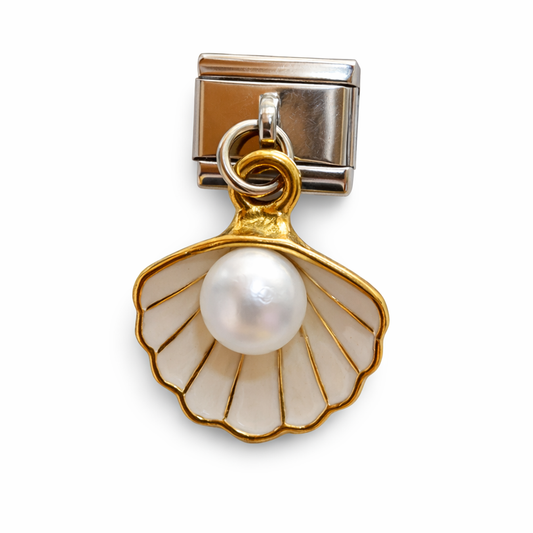 Charm concha blanca con perla