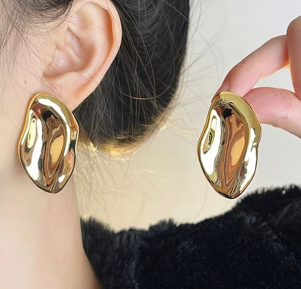 Aretes habichuela dorado