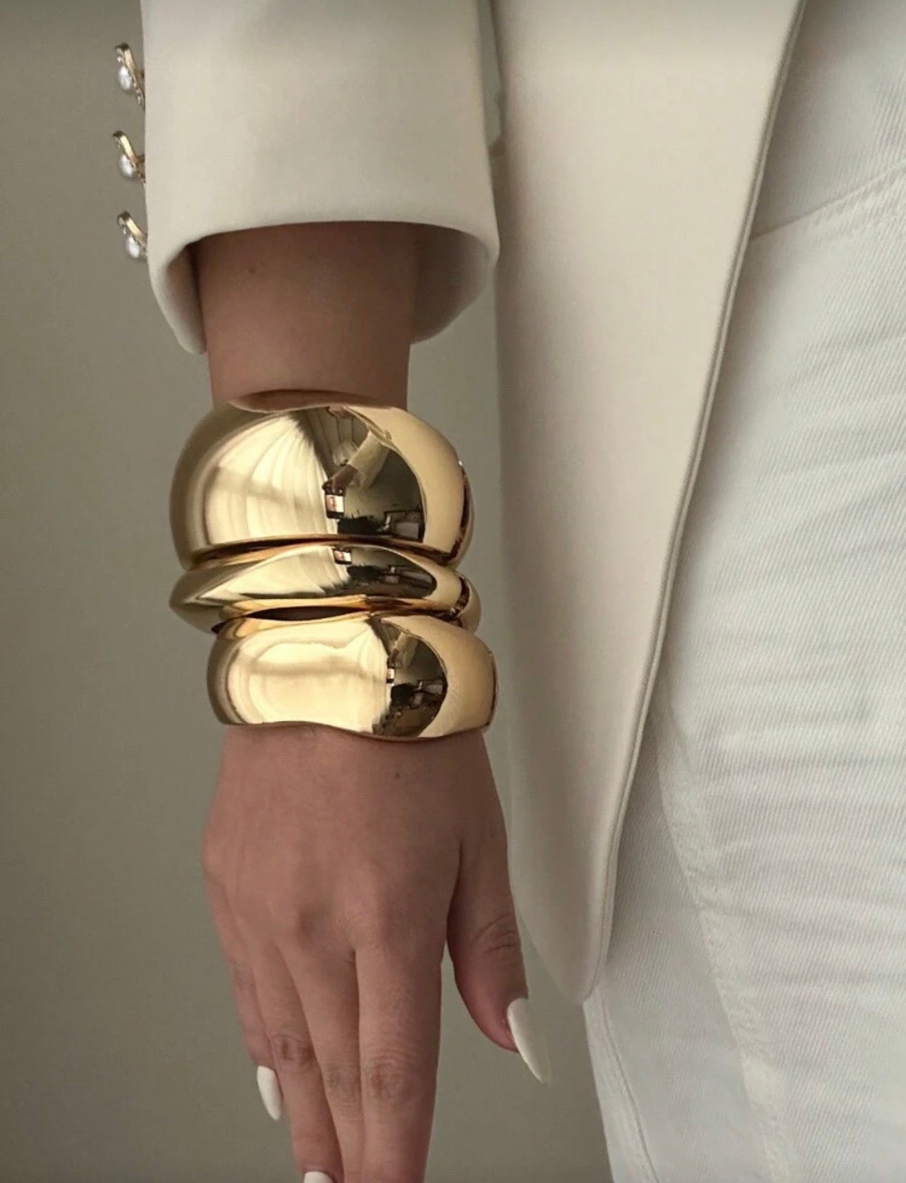 Brazaletes minimalistas dorado