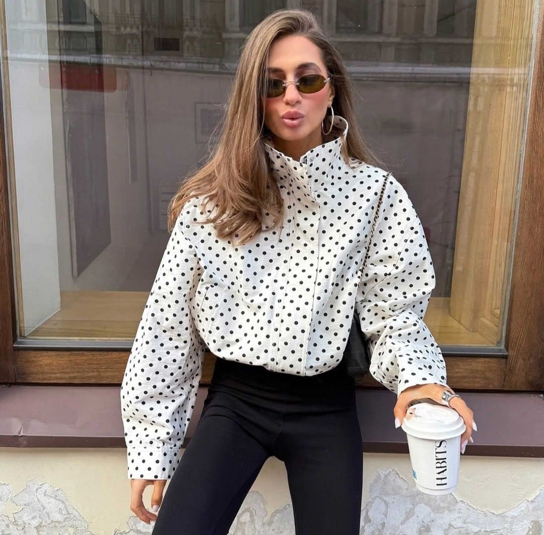 Chamarra polka dots blanca