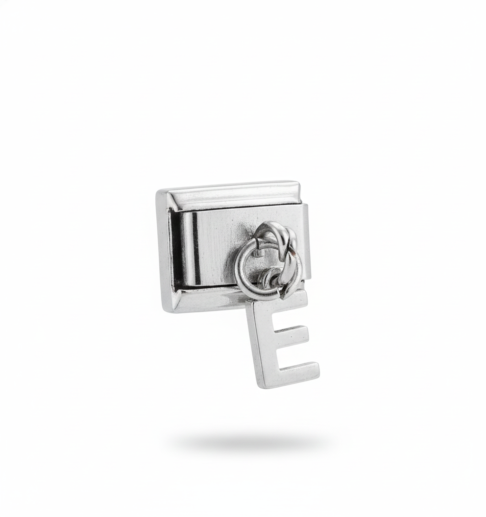 Charm Letra E colgando